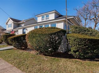 33 Marshall Ave, Lynbrook, NY 11563