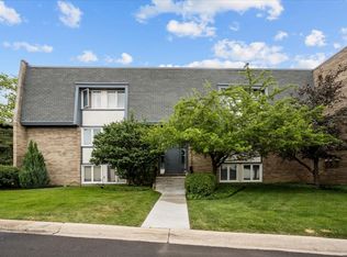 1979 Ammer Ridge Ct Unit 201, Glenview, IL 60025