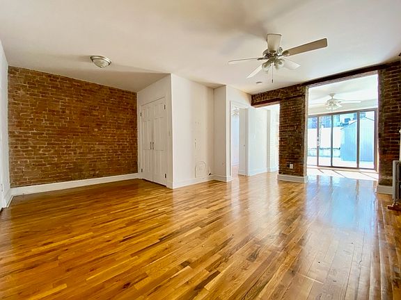 3rd image of 140 W 70th St