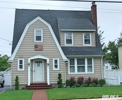 1st image of 122 Staples St