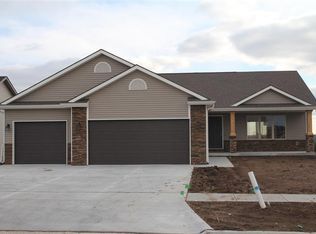 6131 Chatsworth Ln, Lincoln, NE 68516