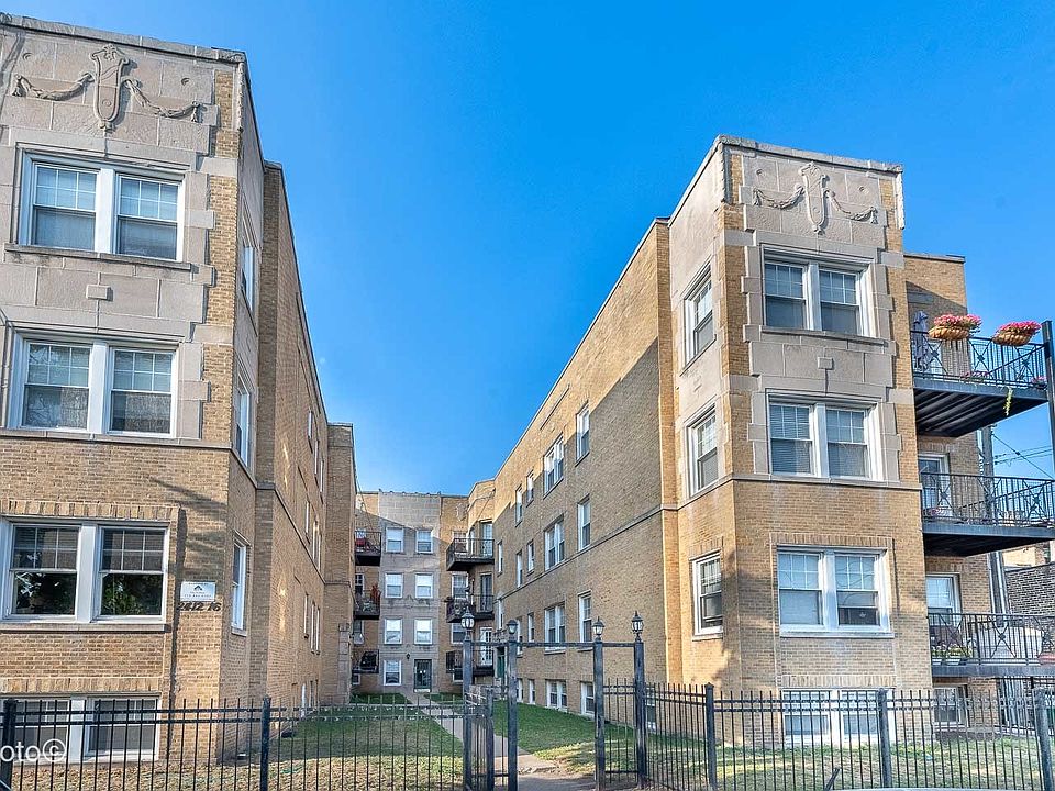 1st image of 2412 W Bryn Mawr Ave APT 1N
