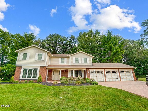 3rd image of 190 Squire Ln