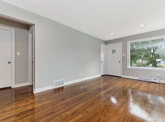 4th image of 2924 N Mobile Ave