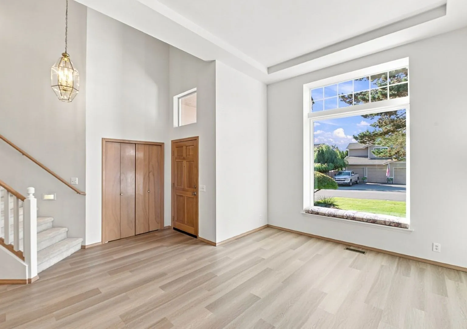3Bd/2.5Ba Kent Home — Photo 4