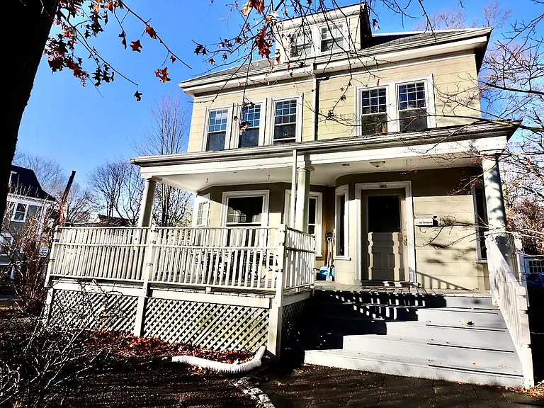 182 Babcock St #1R — Photo 10