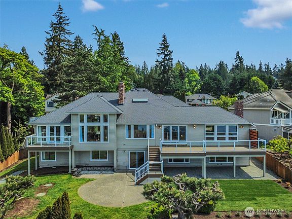 2nd image of 535 208th Avenue NE