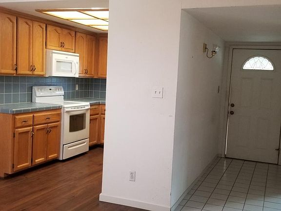 4th image of 6057 Pineland Ave