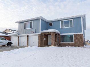 694 Morningside Ct, Roselle, IL 60172