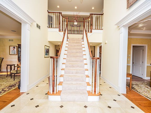 2nd image of 42 Eagle Ct