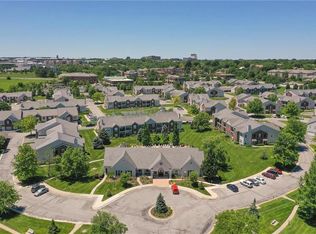 11612 Tomahawk Creek Pkwy, Leawood, KS 66211
