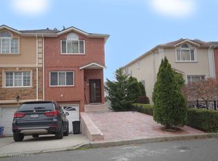 528 Durant Ave, Staten Island, NY 10308