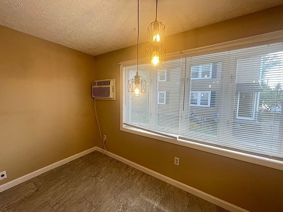 5th image of 636 Summer St #2