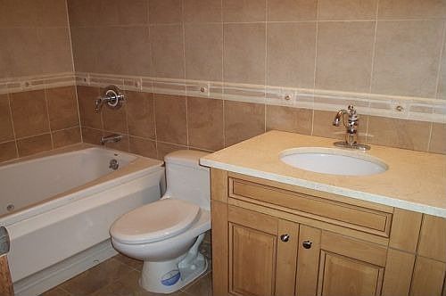 4th image of 852 E 7th St APT 2B