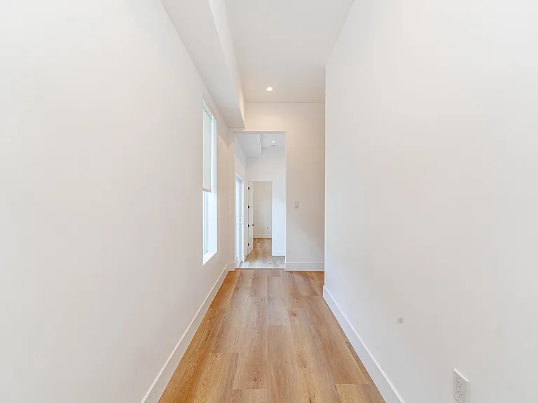 614 1/2 N Rampart Blvd — Photo 10