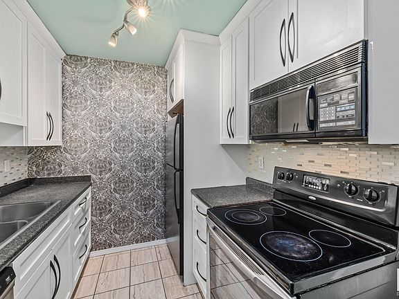 4th image of 10504 77th Ave NW #202