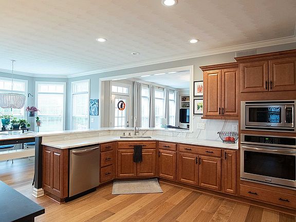 5th image of 2869 Camarillo Ln