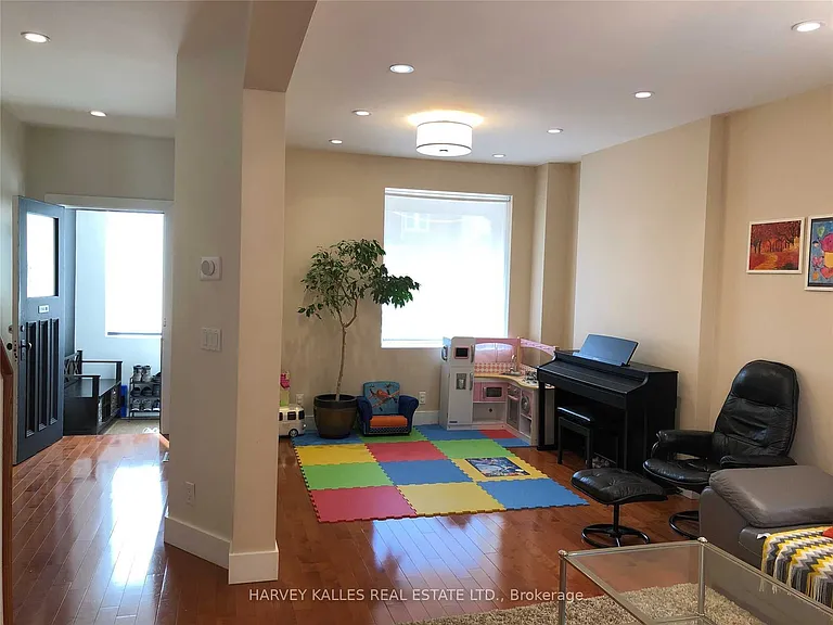 148 Roslin Ave — Photo 5
