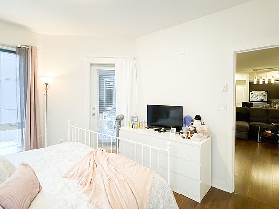 4th image of 13321 102a Ave #322