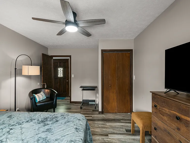 5008 NW Radial Hwy #2 — Photo 28