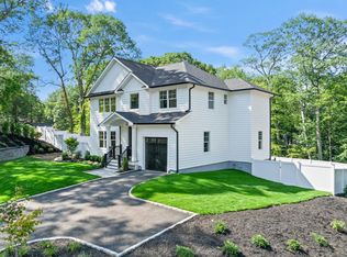 30 Middleville Rd, Northport, NY 11768