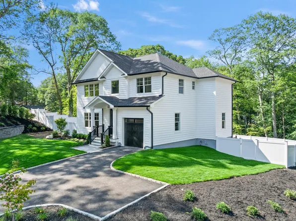 30 Middleville Road, Northport, NY 11768