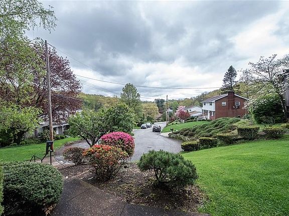 5th image of 33 Lancewood Dr