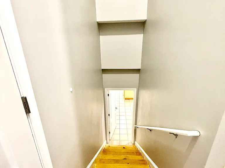 2041 English Ln — Photo 35