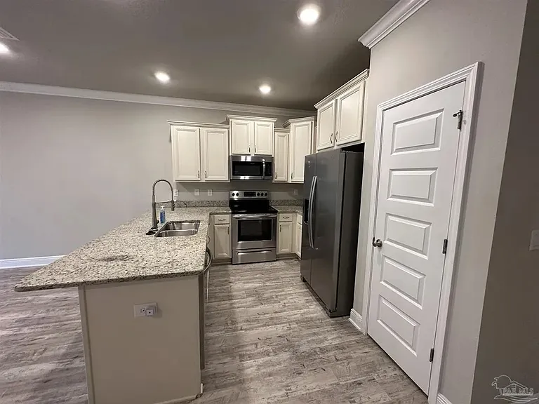 308 S F St — Photo 6