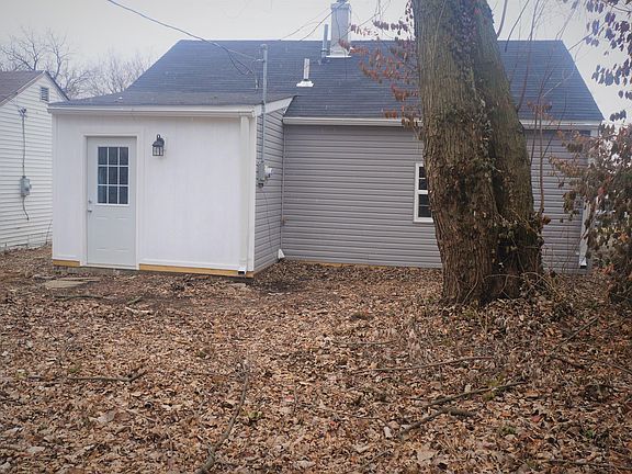 3rd image of 2046 Margaret Ave