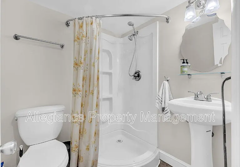 525 E Alexandria Ave — Photo 5
