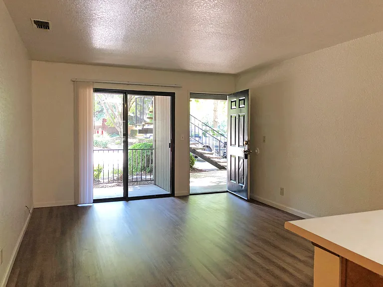 1212 W Sacramento Ave #11 — Photo 6