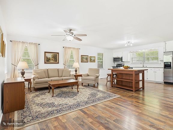 5th image of 800 Old Whiskey Rd S