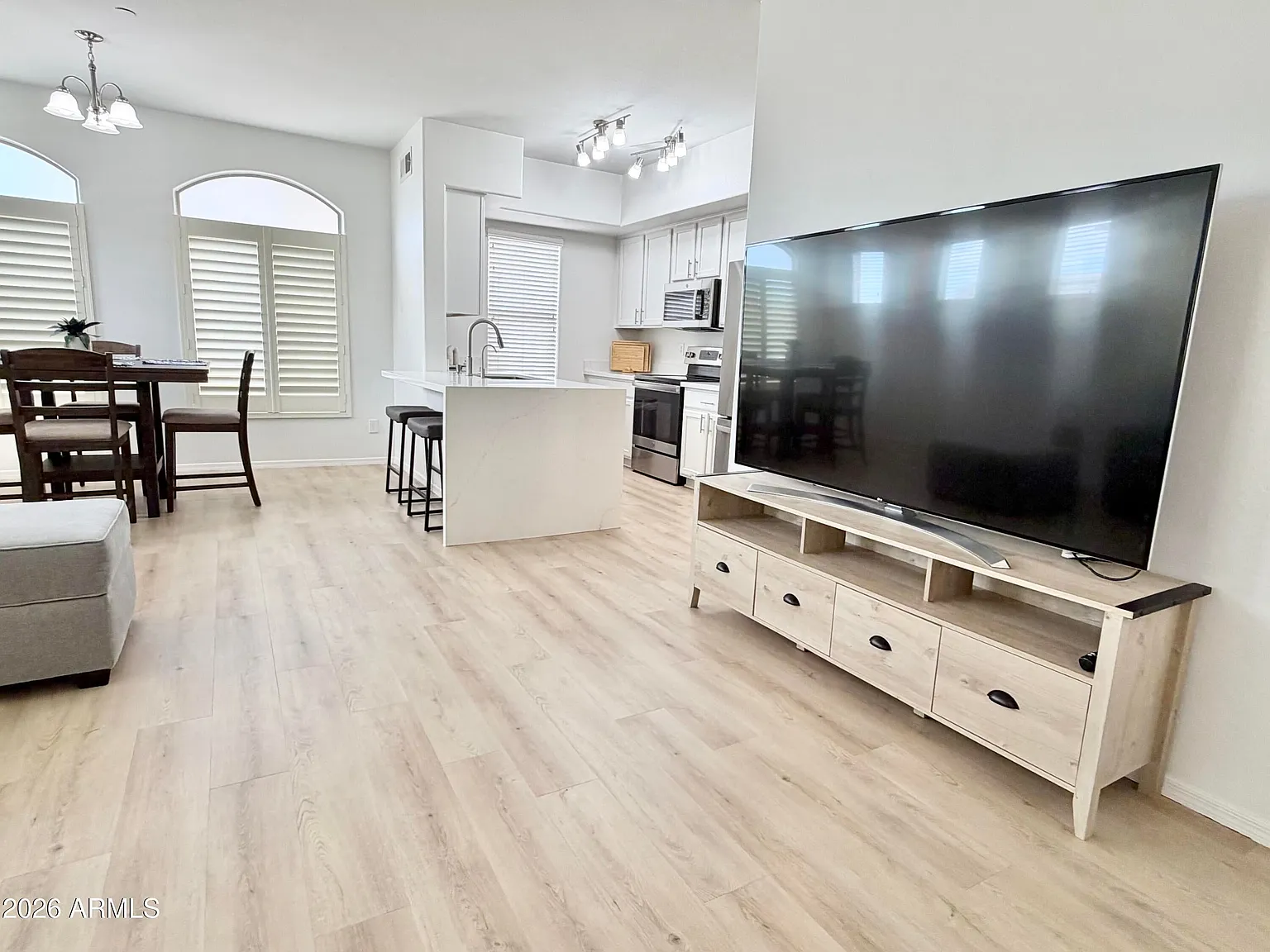 2 bed, 2.5 bath, 1100 sqft, $2,300 — Photo 3
