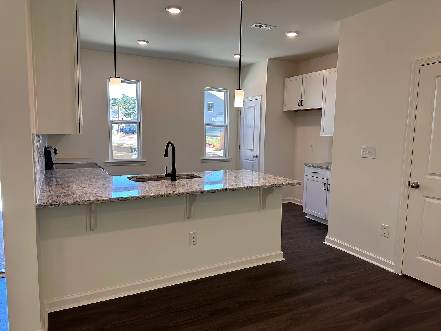 3 bed, 2.5 bath, 1508 sqft, $1,900 — Photo 4
