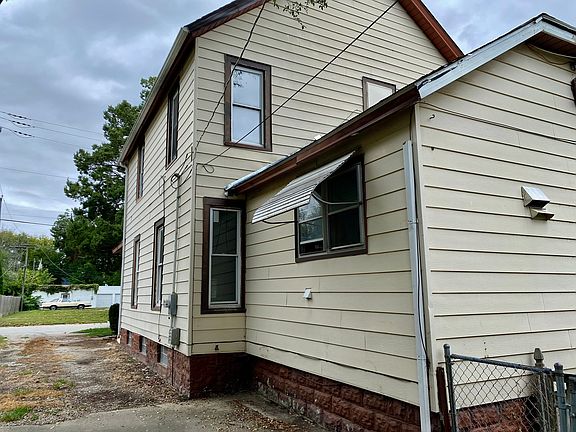4th image of 216 E North St