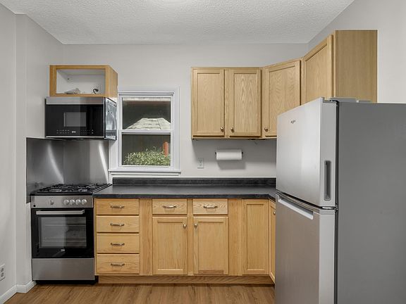 3rd image of 4231 Wentworth Ave