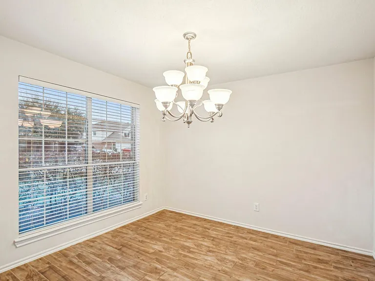 103 Wroxton Dr — Photo 5