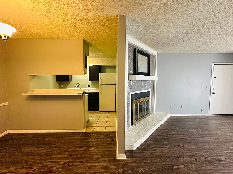 6034 Nw Expy #B — Photo 6