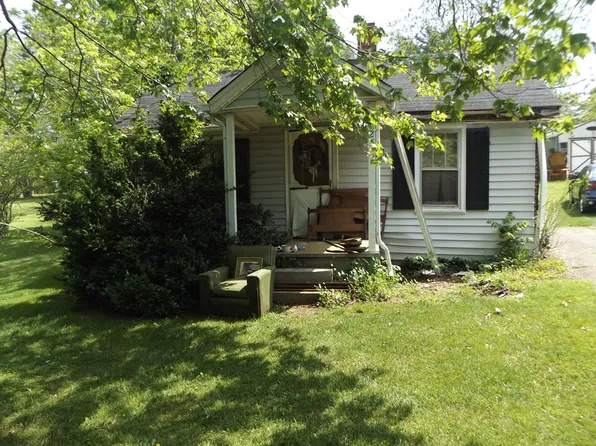 625 W Grayson St, Hillsville, VA 24343