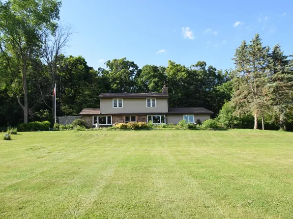 W250S4461 Center ROAD, Waukesha, WI 53189