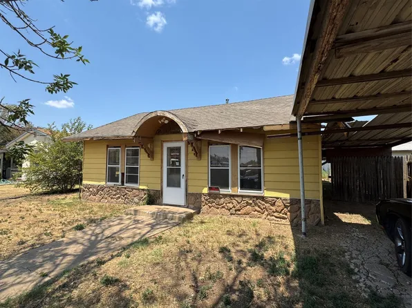115 E Hallie St, Floydada, TX 79235