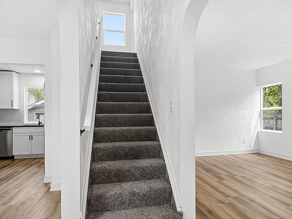 4th image of 2031 Ridge Ave