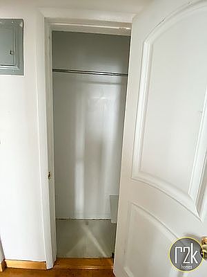 4th image of 29-22 Hoyt Ave S #43