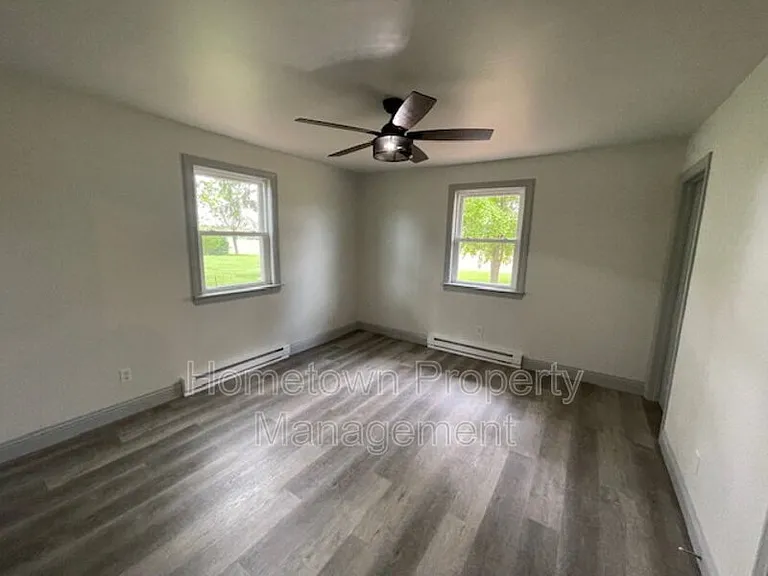 1382 Armstrong Valley Rd — Photo 3