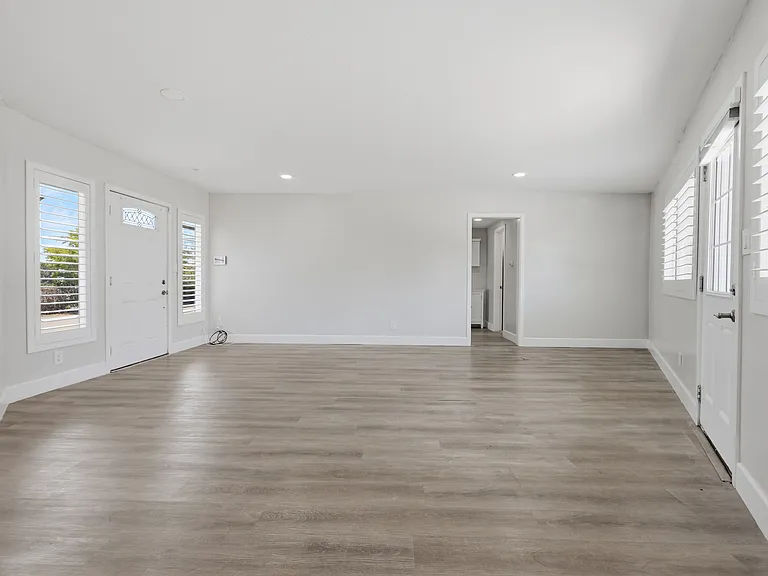 8237 Churchill Dr — Photo 2