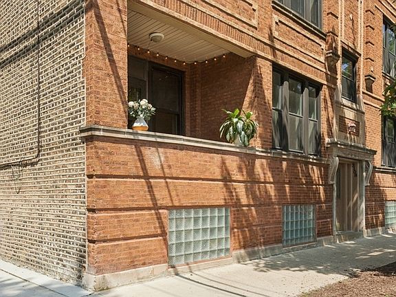 2nd image of 3110 W Cullom Ave #1