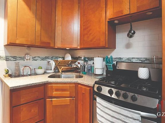 4th image of 167 E 107th St #1A