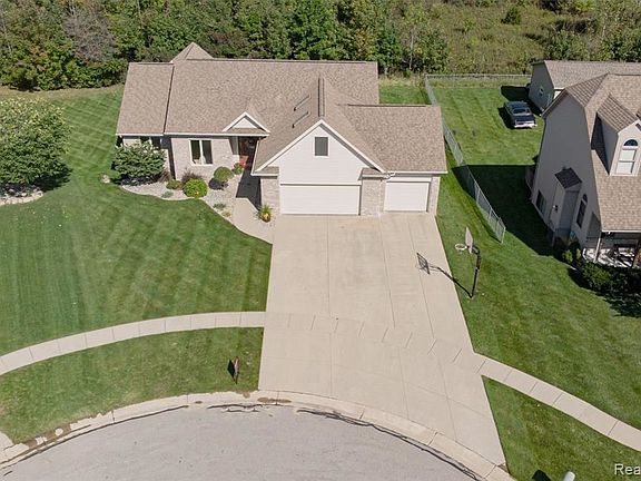 3rd image of 7232 Parkridge Pkwy