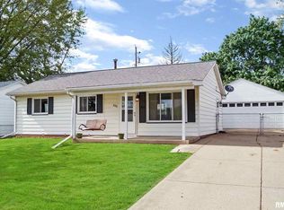 416 Rosewood Dr, Washington, IL